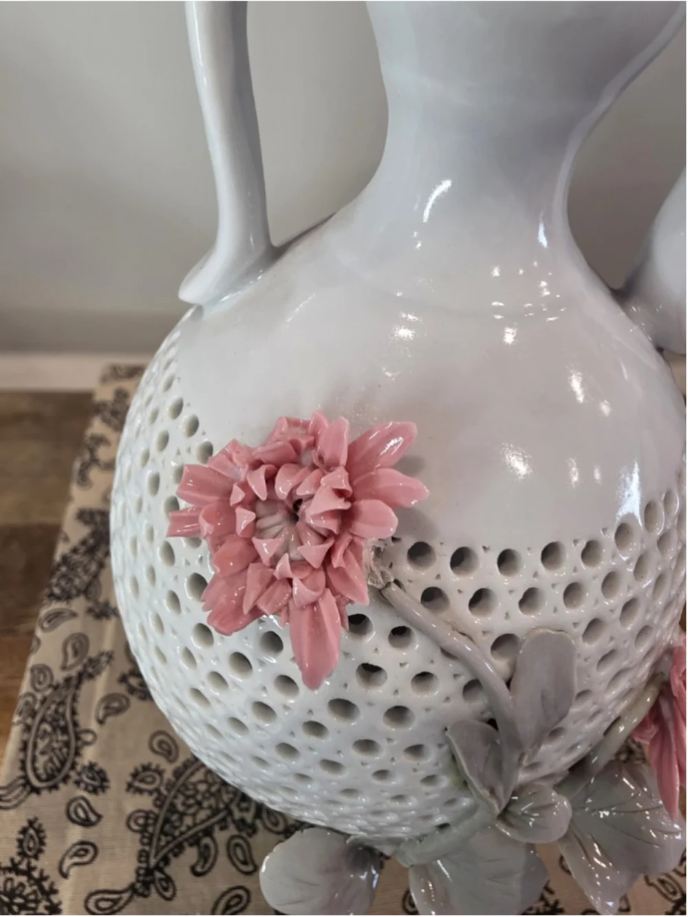 VTG Reticulated Porcelain Double Handle Floral Vase Pink Flowers Boxed 7